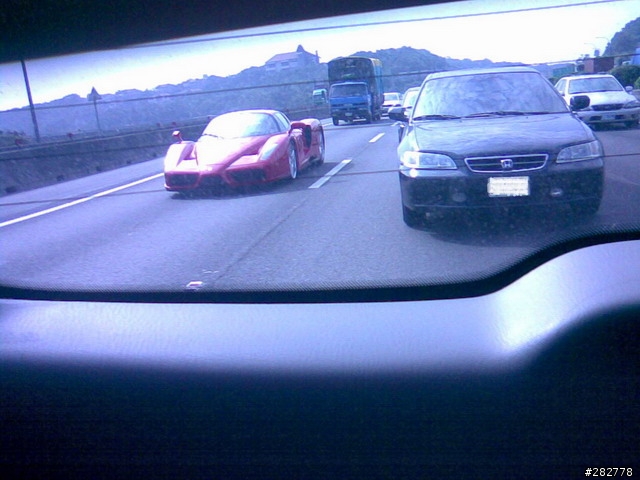 國道一號驚見"Enzo Ferrari" !!!