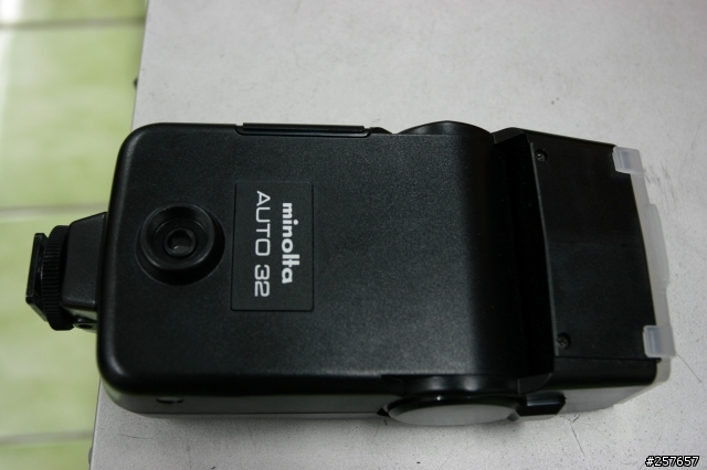 請問有買400D的大大裡面附的DDP在哪可以找到中文化的XX，裡面還有一個閃燈的問題要問..