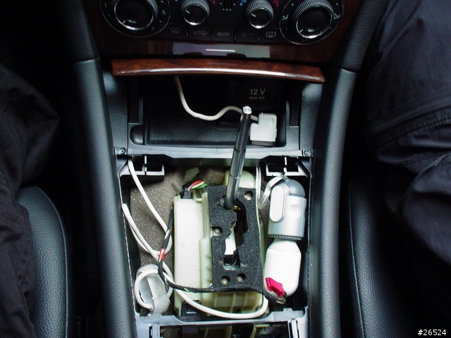 [DIY] Mercedes Benz C200K外接ipod大作戰