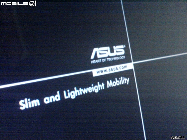 [分享] NB也有大螢幕的享受- ASUS W2 Mobile Digital Home - 開箱分享(圖多)