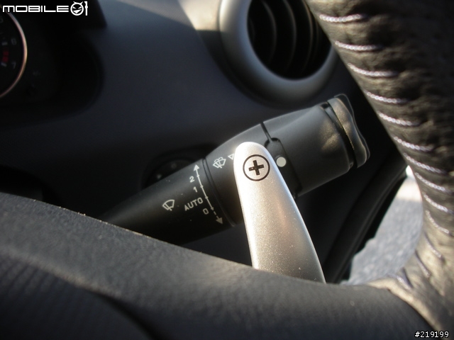 【勸敗分享】我和我家的 Peugeot 1007 ．有格調和安全感的奢華