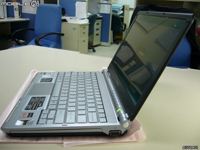 [開箱分享] 輕薄行動達人的精品 ─ SONY TX47TP