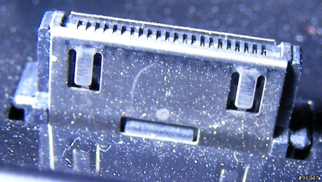 [求助]我想用VOSONIC VP8360作車上錄影，可是找不到連接器，能幫幫我嗎？