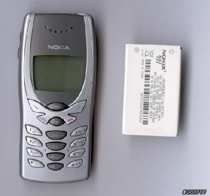 Nokia 8250手機的電池, 買原廠的好, 還是副廠大容量的好?