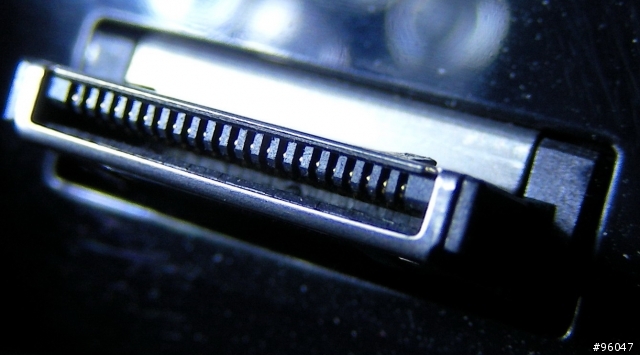 [求助]我想用VOSONIC VP8360作車上錄影，可是找不到連接器，能幫幫我嗎？