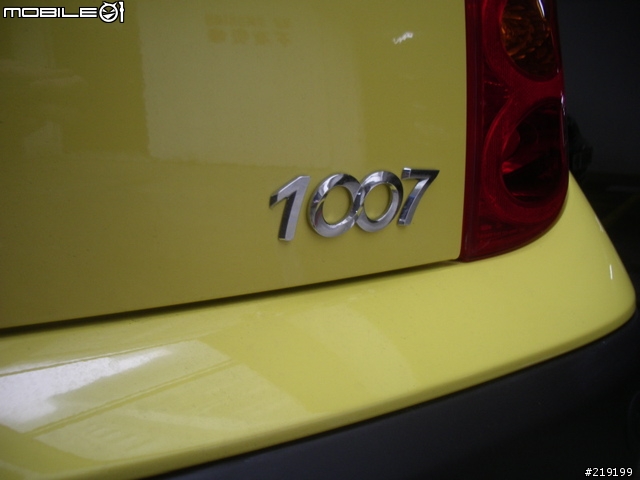 【勸敗分享】我和我家的 Peugeot 1007 ．有格調和安全感的奢華