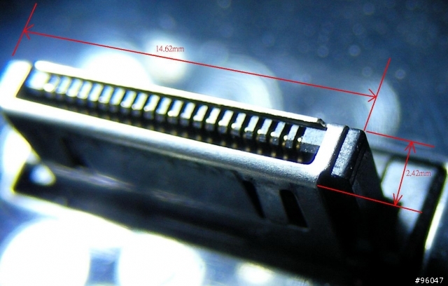 [求助]我想用VOSONIC VP8360作車上錄影，可是找不到連接器，能幫幫我嗎？