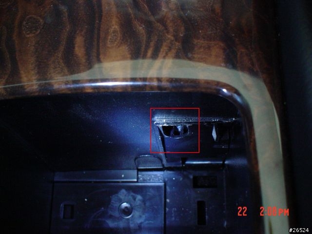 [DIY] Mercedes Benz C200K外接ipod大作戰