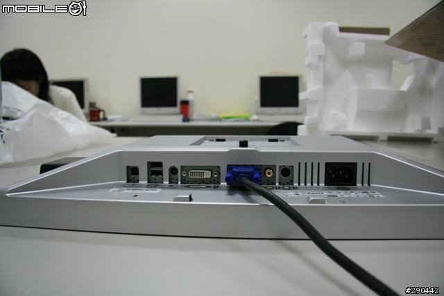 [開箱分享]Dell UltraSharp 2007WFP