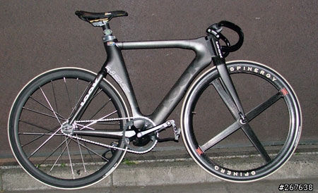 【討論】看到... 超贊之 road bikes... 一些問題請教大家？