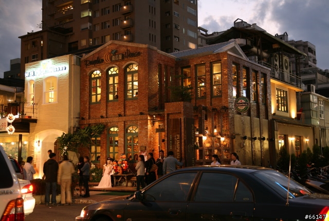 Canon 5D + 24-105mm f/4 L 夜拍..