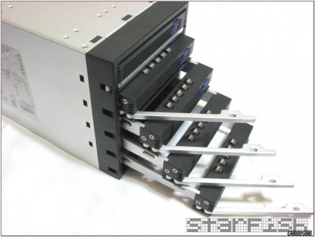 [轉貼]別人的AV硬碟櫃!! 愛吸達克MB455