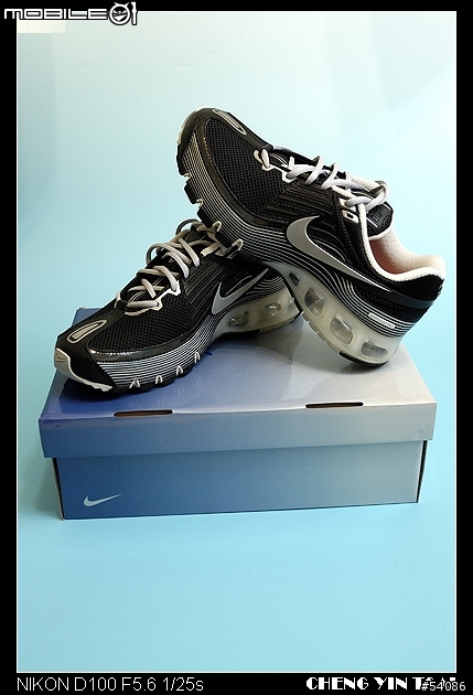 [分享] 時尚運動 - Nike+ iPod sport kit with Armband (加 Nike+ AirMax 180 鞋圖)