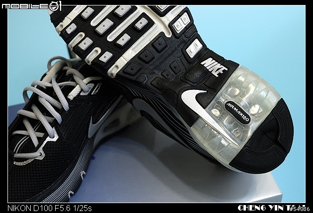 [分享] 時尚運動 - Nike+ iPod sport kit with Armband (加 Nike+ AirMax 180 鞋圖)
