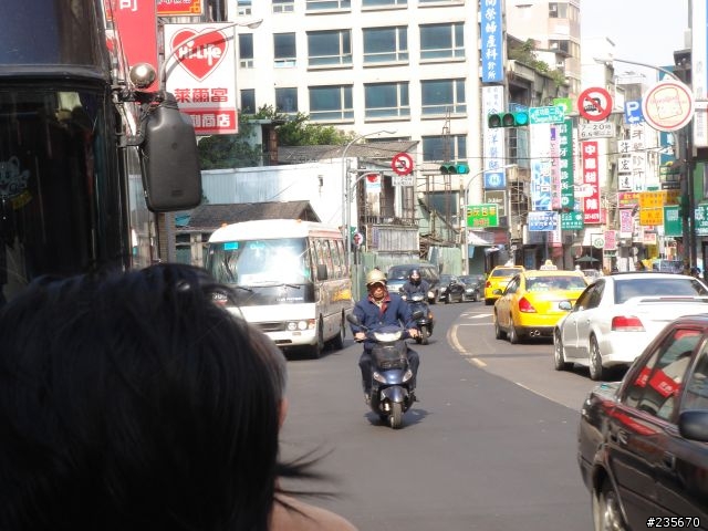 [分享](汽車綜合討論區)我的「偽」F1之夢, 時速302km/hr(圖超多, 有GPS的時速)1/16新增照片