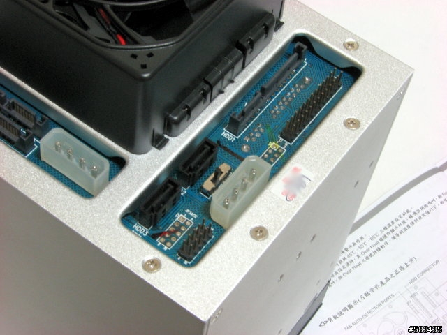 [轉貼]別人的AV硬碟櫃!! 愛吸達克MB455