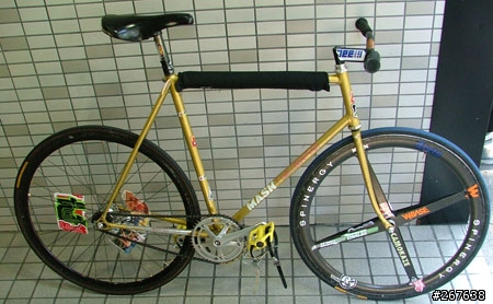 【討論】看到... 超贊之 road bikes... 一些問題請教大家？