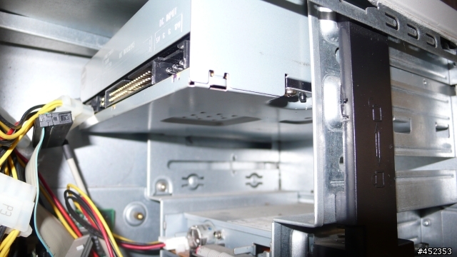 [求救]小弟的宏碁ACER電腦想要換光碟機 卻不知怎麼拆(有圖)