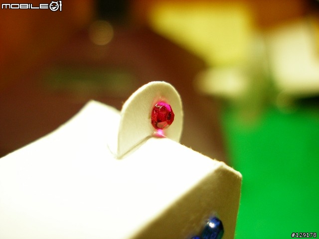 (純分享)作給女王的手工生日卡片...應該是算卡片沒錯