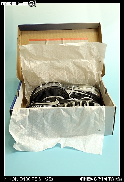 [分享] 時尚運動 - Nike+ iPod sport kit with Armband (加 Nike+ AirMax 180 鞋圖)