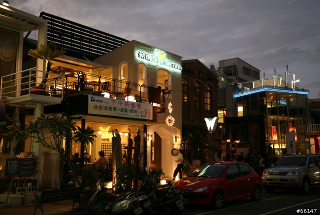 Canon 5D + 24-105mm f/4 L 夜拍..