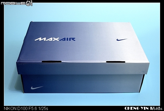 [分享] 時尚運動 - Nike+ iPod sport kit with Armband (加 Nike+ AirMax 180 鞋圖)