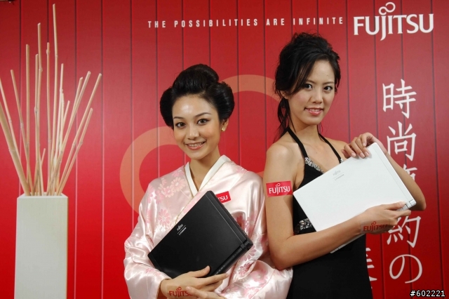 LifeBook P7230終於上市了, 真的好簡單 好時尚喔~