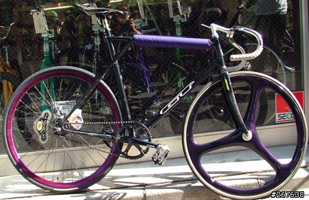 【討論】看到... 超贊之 road bikes... 一些問題請教大家？