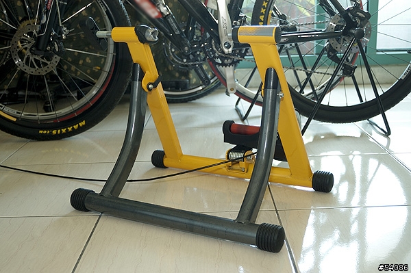[分享]寒冬, 雨天在家騎車的好幫手 -- 訓練台(FITNESS MACHINE)