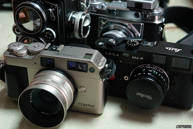 [分享] 新年開箱照，當Rollei遇上Leica
