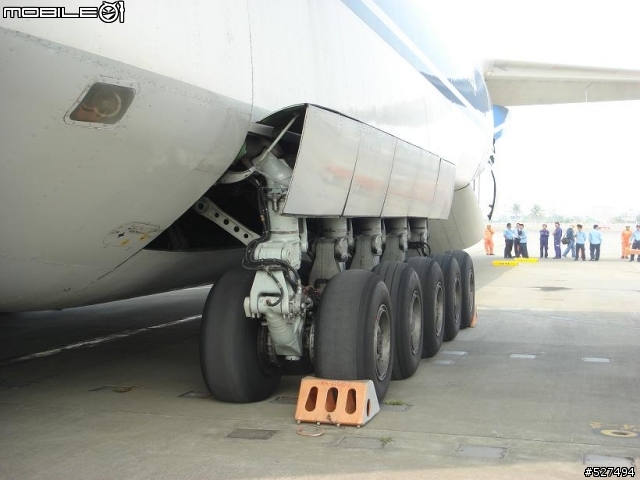 [分享]全球最大運輸機之一 Antonov AN-124-100 @ KHH