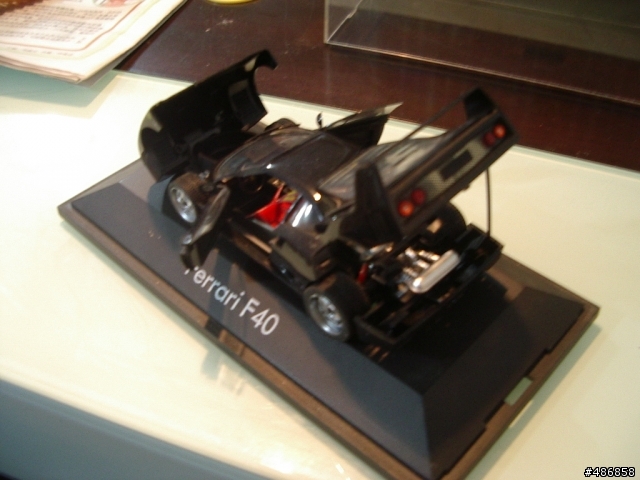 分享10年前買的HERPA 1:43法拉利F-40模型