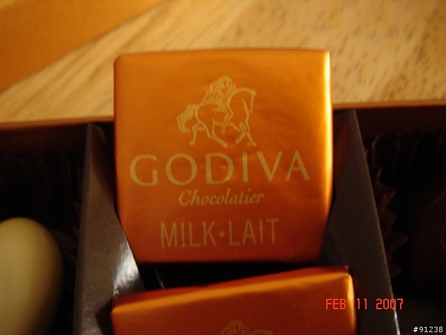 情人節快到了結果買了... Godiva