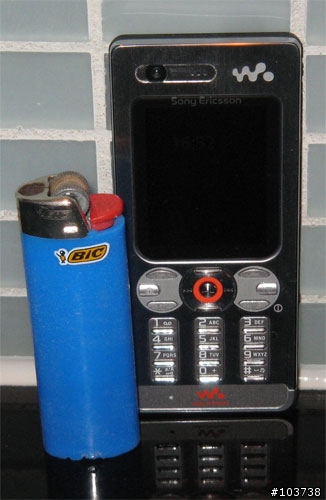 Sony Ericsson 新機 W880 代號 "Ai"  在 瑞典出現了!!