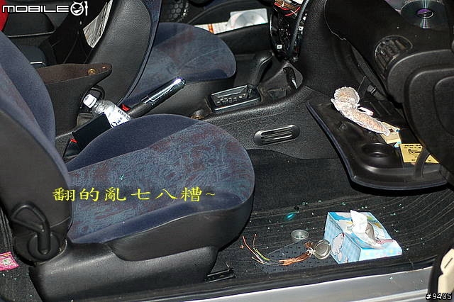 字字血淚~ 宵小橫行~ 又被敲破玻璃~ 各位大大要小心愛車啊~