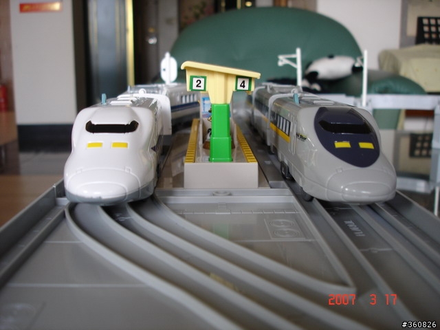 [分享]TOMY700系火車傳奇三部曲之第二部--雙車奇謀