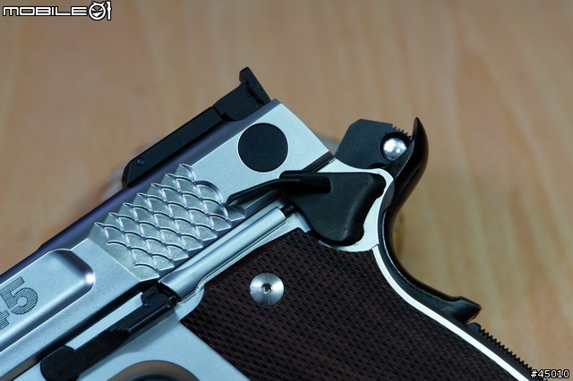[分享]KSC M945 銀色魚鱗版 圖小多
