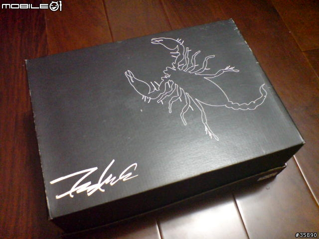 [分享-限量鞋]Clarks Wallabee天蠍座版，潮流大師Futura與經典的組合~