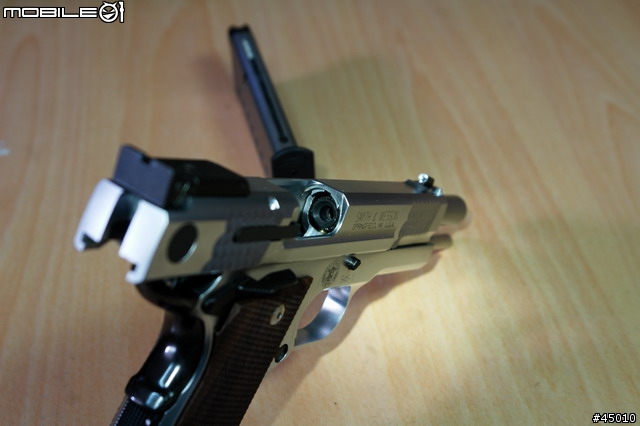 [分享]KSC M945 銀色魚鱗版 圖小多