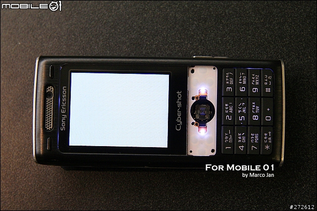 [分享+破解圖] K800i 不拆殼就可以搞到要送修之我原本是要修搖桿，哪知道....篇