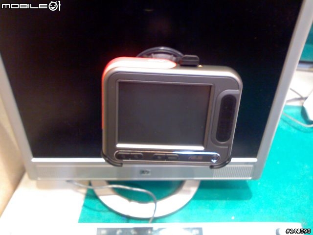 [開箱照] ASUS 多媒體導航機S102