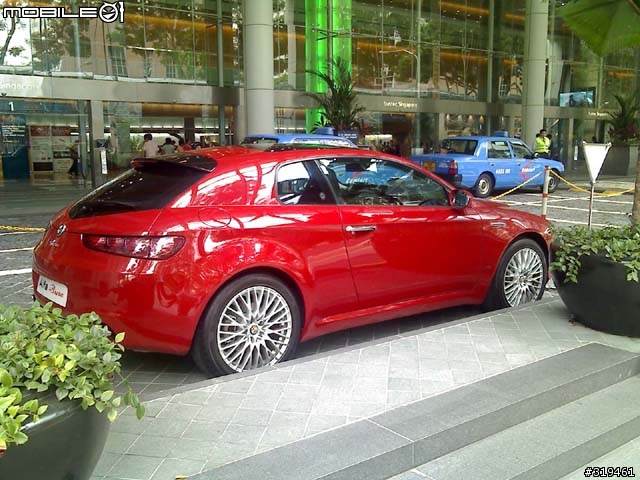 火紅的 Alfa Brera