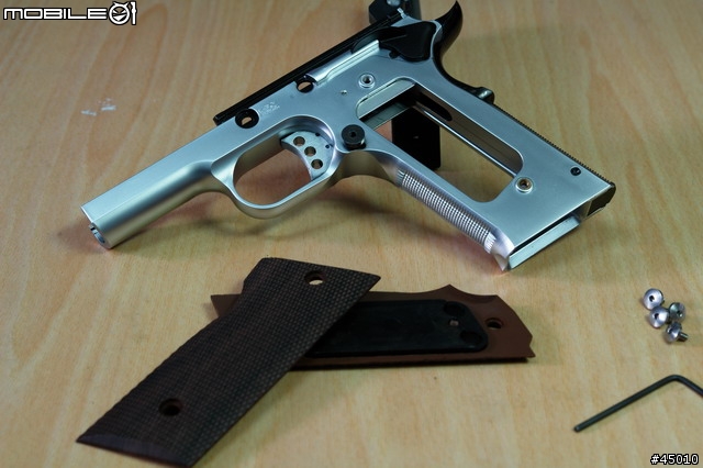 [分享]KSC M945 銀色魚鱗版 圖小多