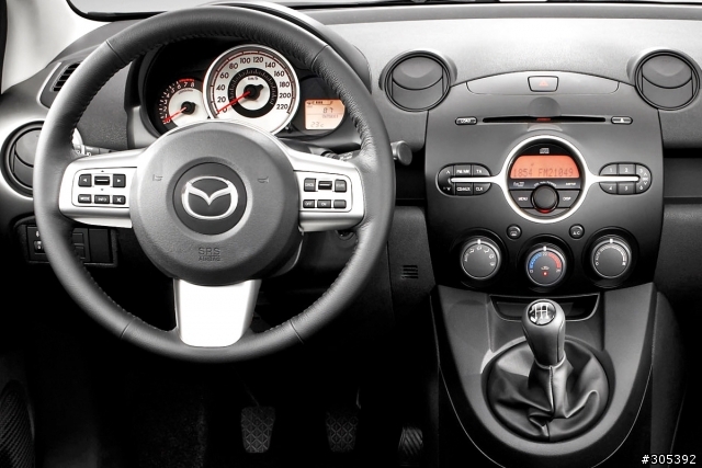 足以撼動YARIS銷售量的漂亮小車~MAZDA 2