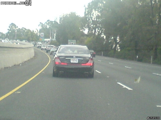 今天在高速公路上面看到了MAYBACH 57S