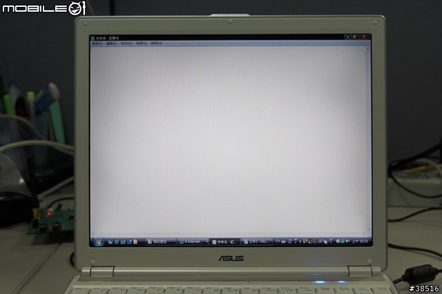 新買的ASUS U5F背光似乎不太均勻