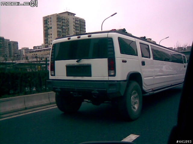 加長型的悍馬，還有加長型的別克跟凱迪拉克