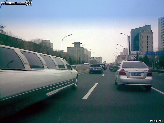加長型的悍馬，還有加長型的別克跟凱迪拉克