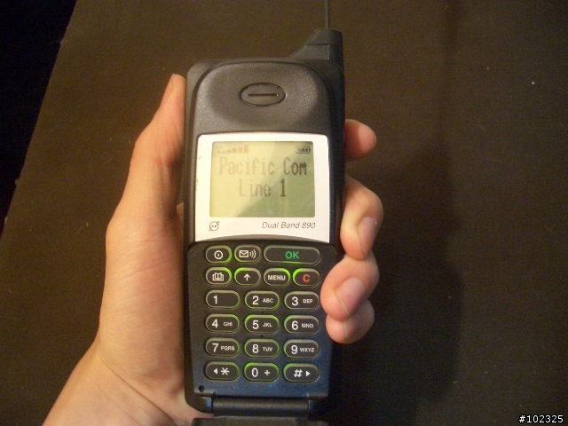 『分享』絕代經典MOTO Dual Band 890 復古手機