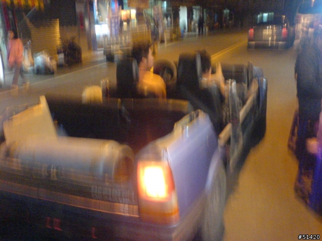 全台唯一的未來式敝蓬車.....